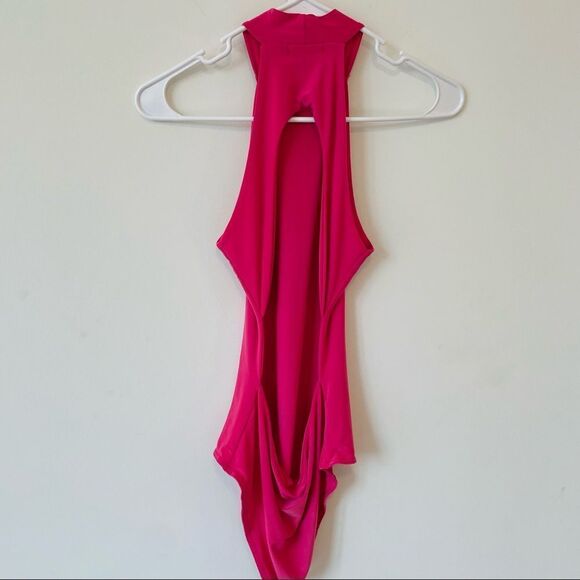 NWOT SOLD OUT Nasty Gal Open Back Halter Bodysuit in Hot Pink Size 2 - Picture 7 of 8